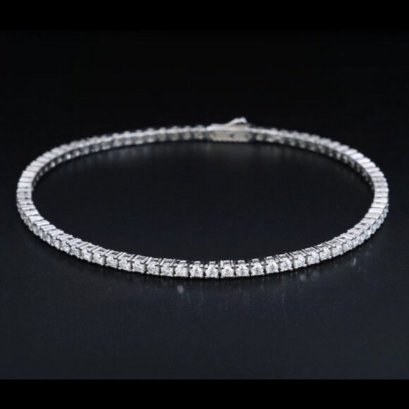 Elegant Silver Bracelet - Picture 1 of 2